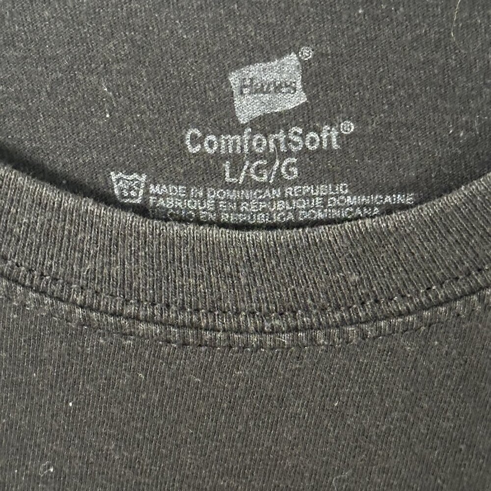 Black Tee Men's Size Large With Front Pocket - Picture 4 of 5